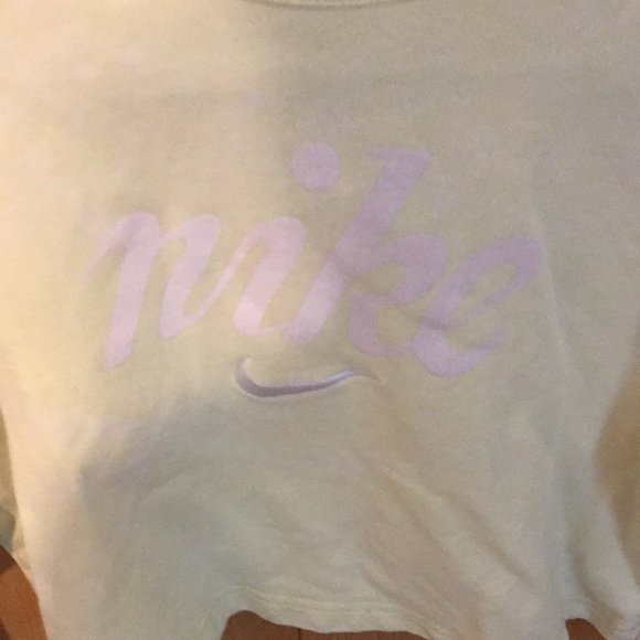 Cropped Nike size small sweater - Picture 2 of 4